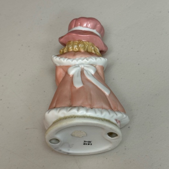 Vintage Home interiors and gifts Porcelain Victorian Girl with doll figurine - Picture 3 of 10